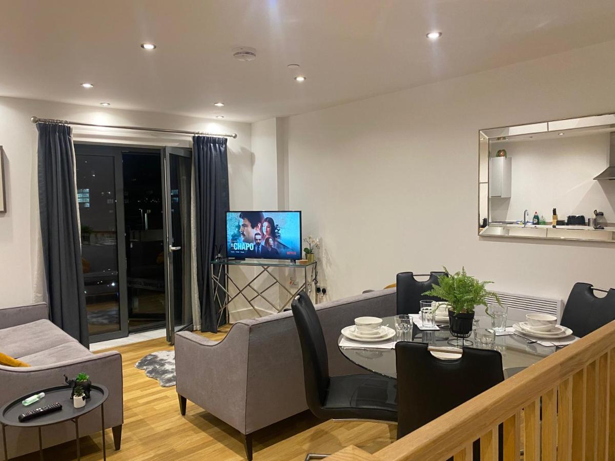 Modern 2 Bed Apartment With Juliet Balcony - Dhb Stays Лидс Экстерьер фото