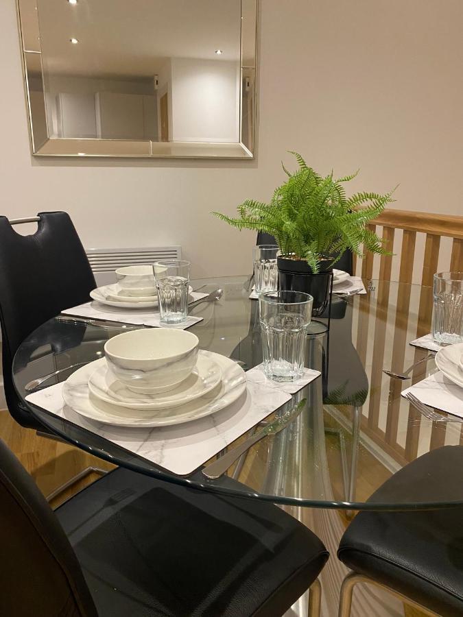 Modern 2 Bed Apartment With Juliet Balcony - Dhb Stays Лидс Экстерьер фото