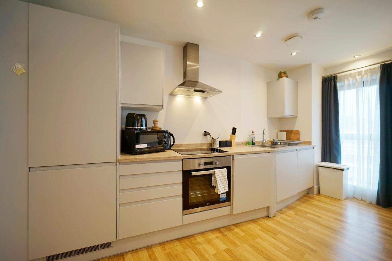 Modern 2 Bed Apartment With Juliet Balcony - Dhb Stays Лидс Экстерьер фото
