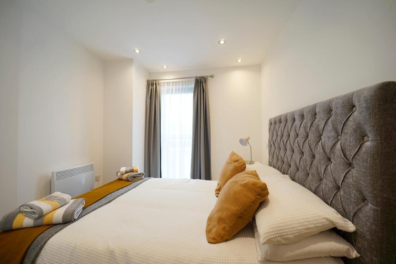 Modern 2 Bed Apartment With Juliet Balcony - Dhb Stays Лидс Экстерьер фото