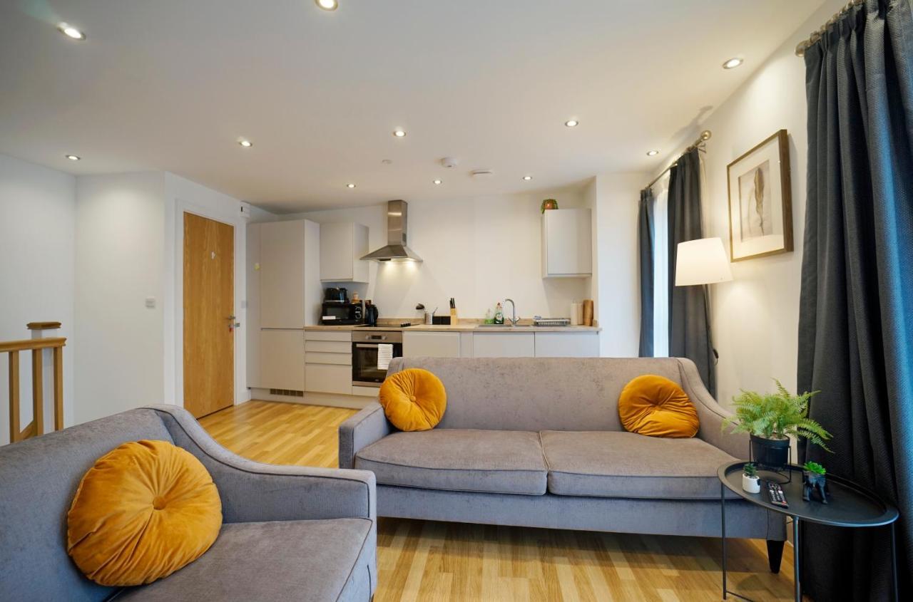 Modern 2 Bed Apartment With Juliet Balcony - Dhb Stays Лидс Экстерьер фото
